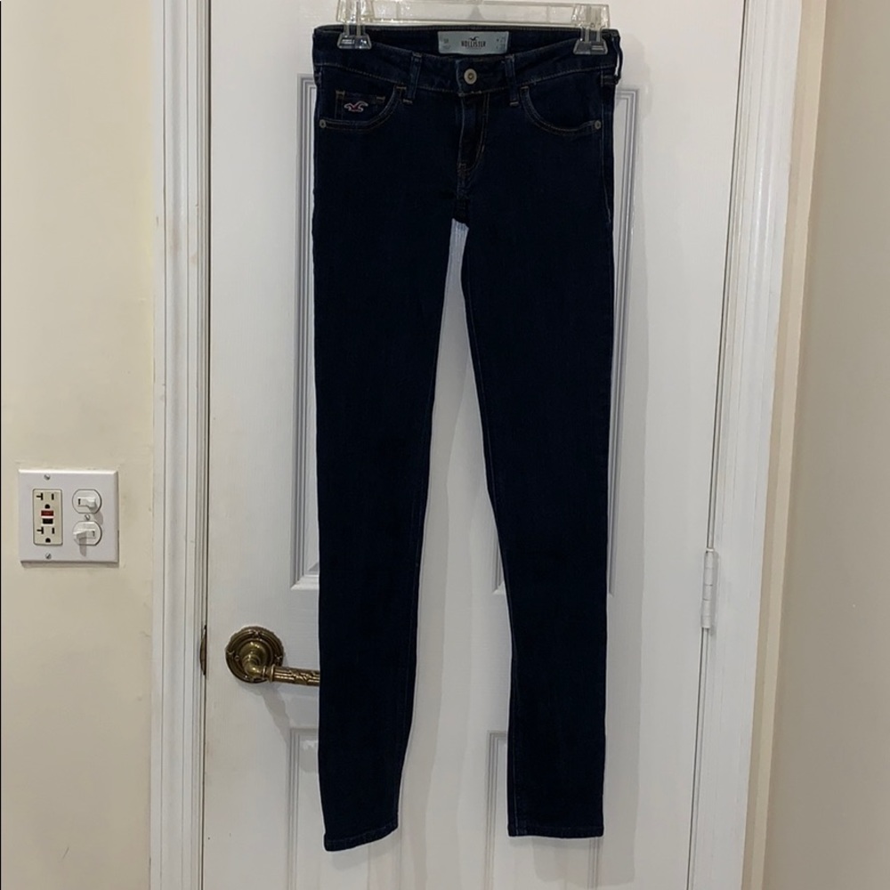 Hollister dark wash size 1R, W25-L31